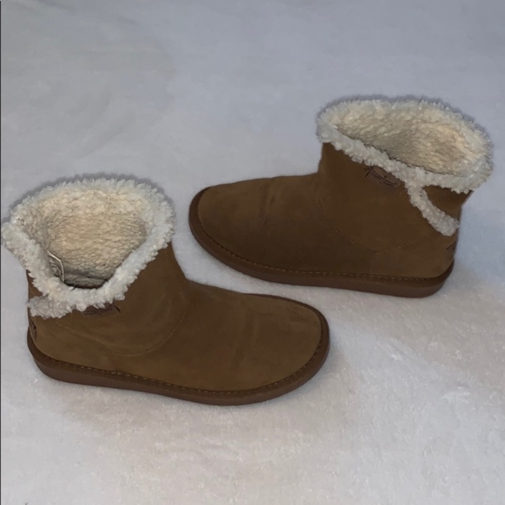 brown fuzzy boots